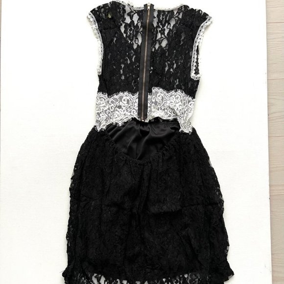 Finn & Clover Lace Open Back Dress Black White ( M ) - Picture 2 of 3